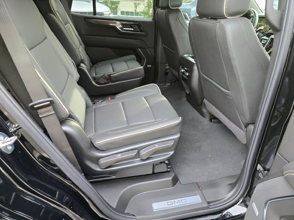 New 2026 GMC Yukon Elevation AWD/4WD image 13