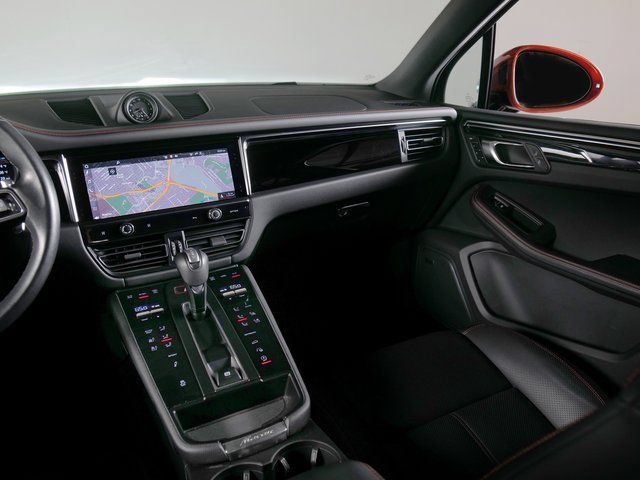 Certified 2024 Porsche Macan S AWD/4WD image 20