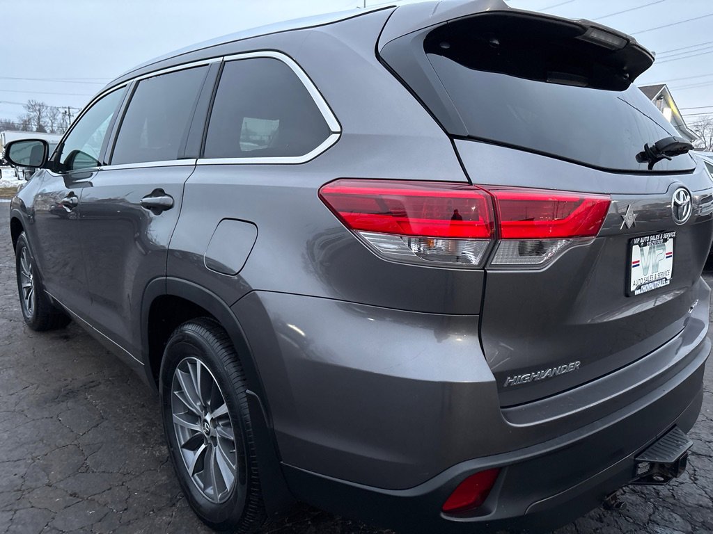 Used 2018 Toyota Highlander XLE image 5
