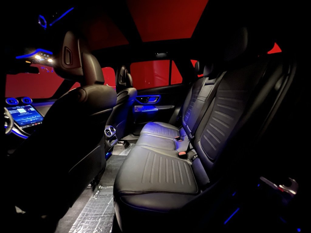 Used 2025 Mercedes-Benz GLC 300 4MATIC image 32