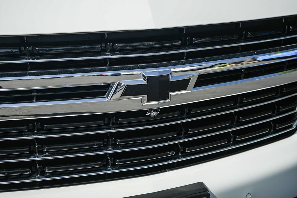 Used 2023 Chevrolet Suburban LT w/ Luxury Package RWD image 9