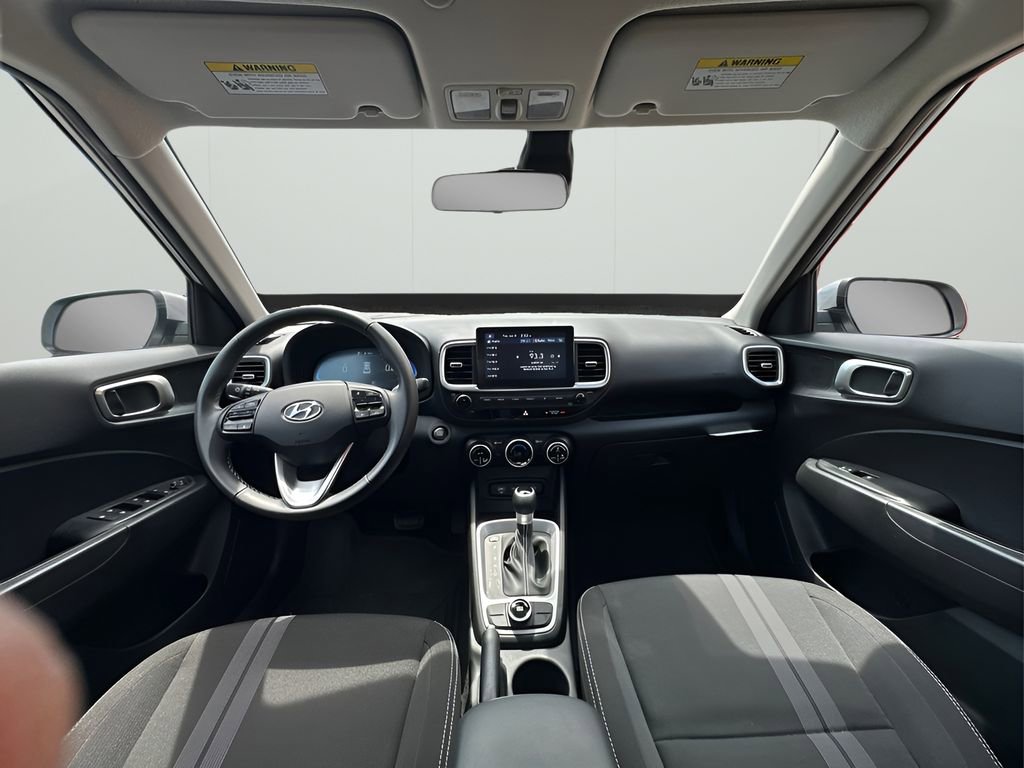 Used 2025 Hyundai Venue SEL image 23