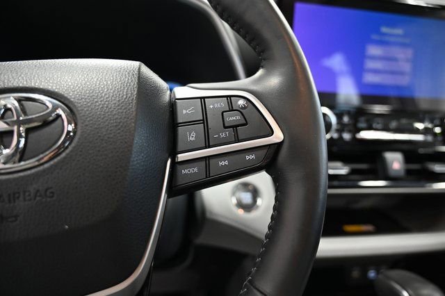 Used 2023 Toyota Highlander Limited image 26