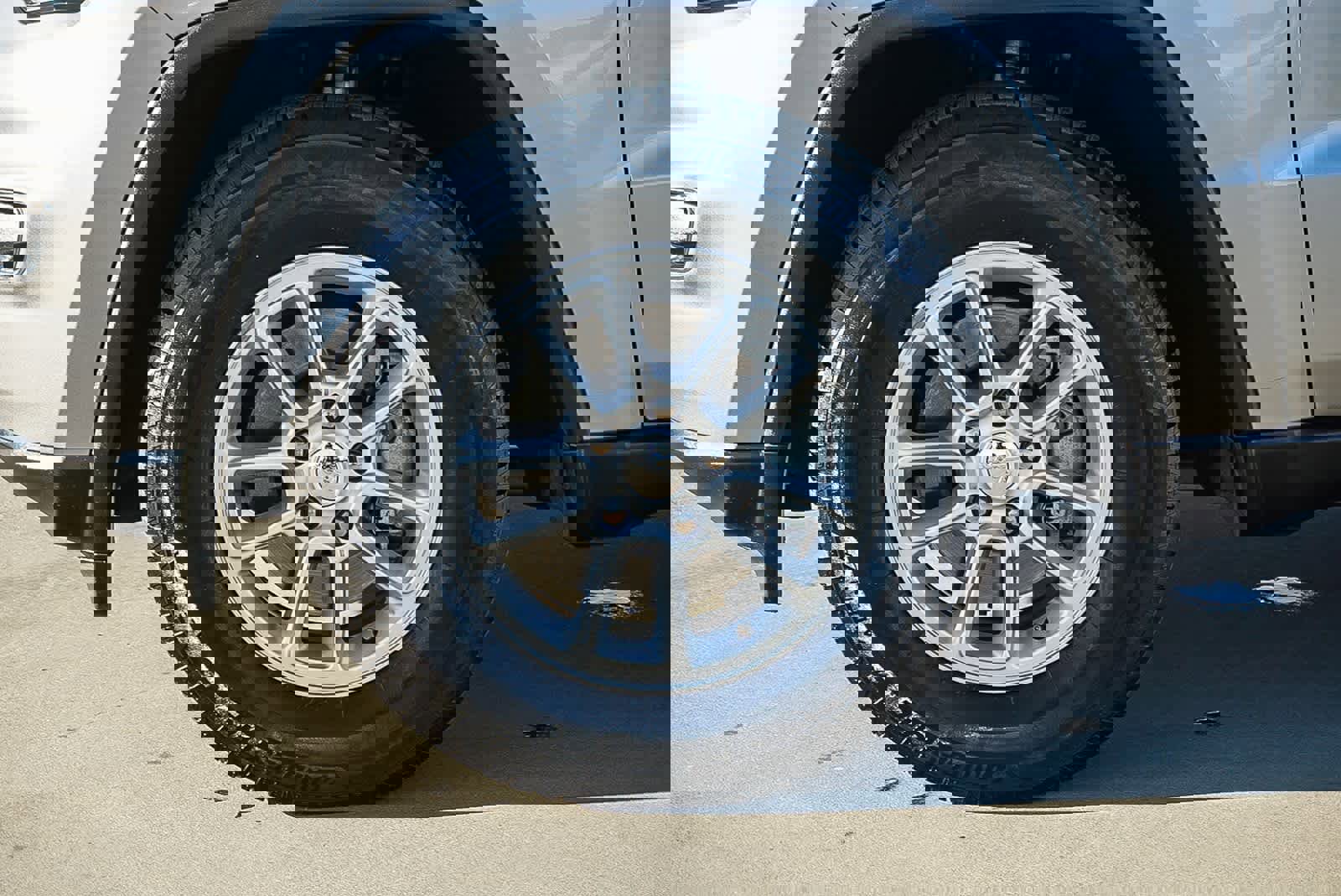 Used 2020 Jeep Grand Cherokee Laredo image 11