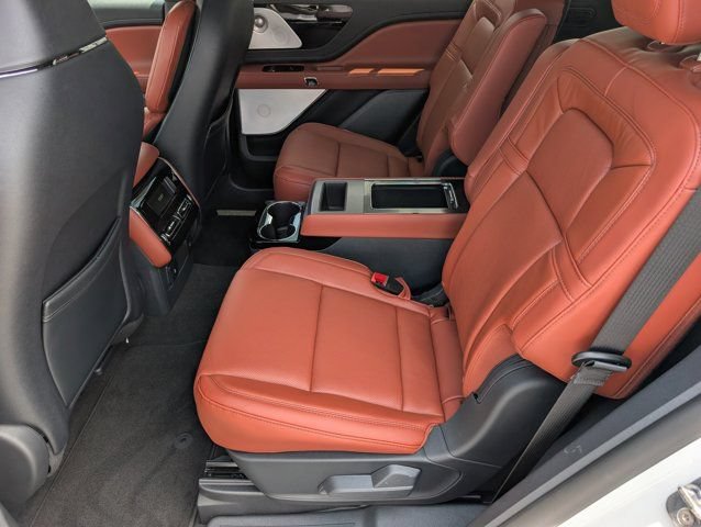 New 2026 Lincoln Aviator Reserve w/ Luxury Package RWD image 30