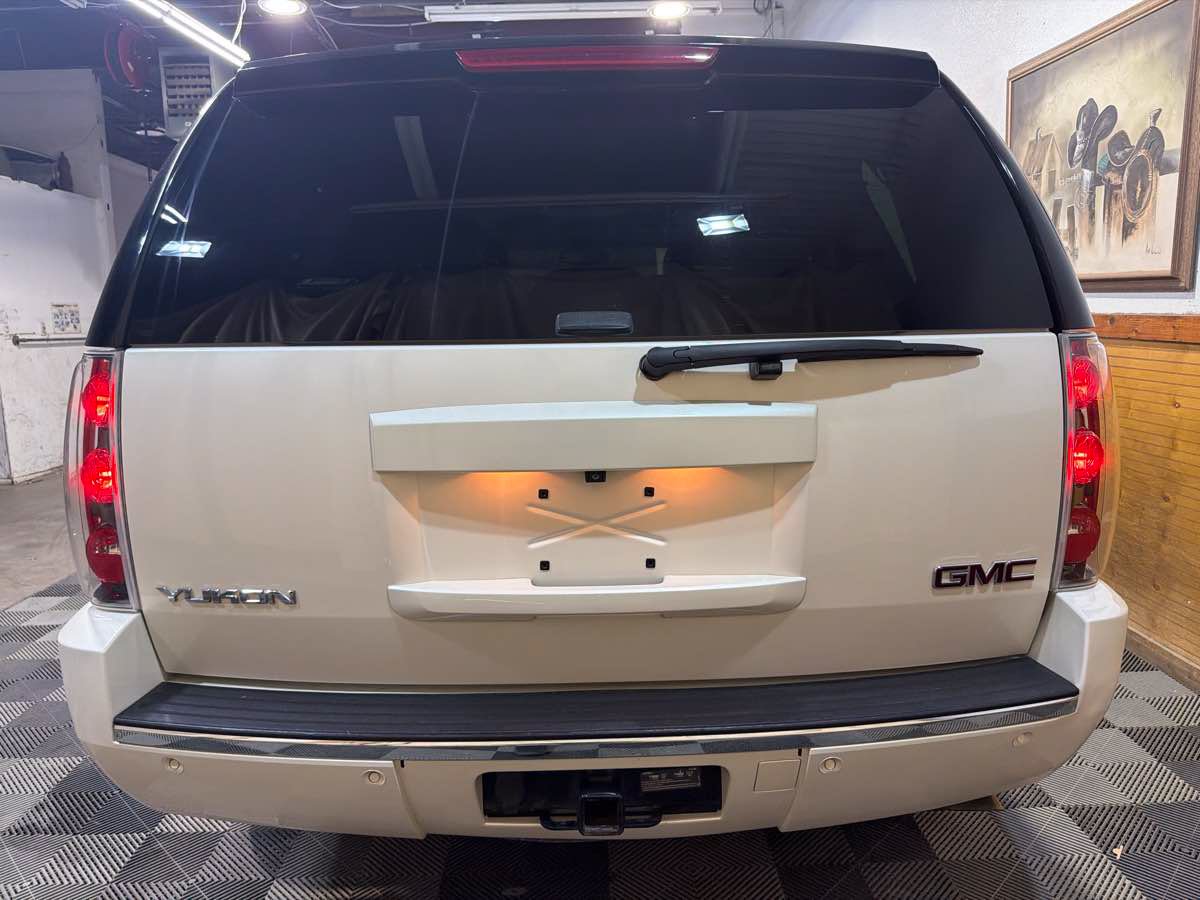 Used 2014 GMC Yukon Denali RWD image 4