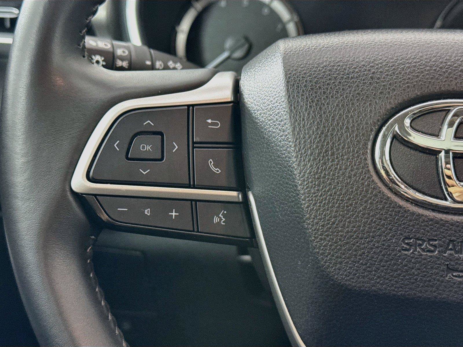 Certified 2025 Toyota Highlander XLE FWD image 18