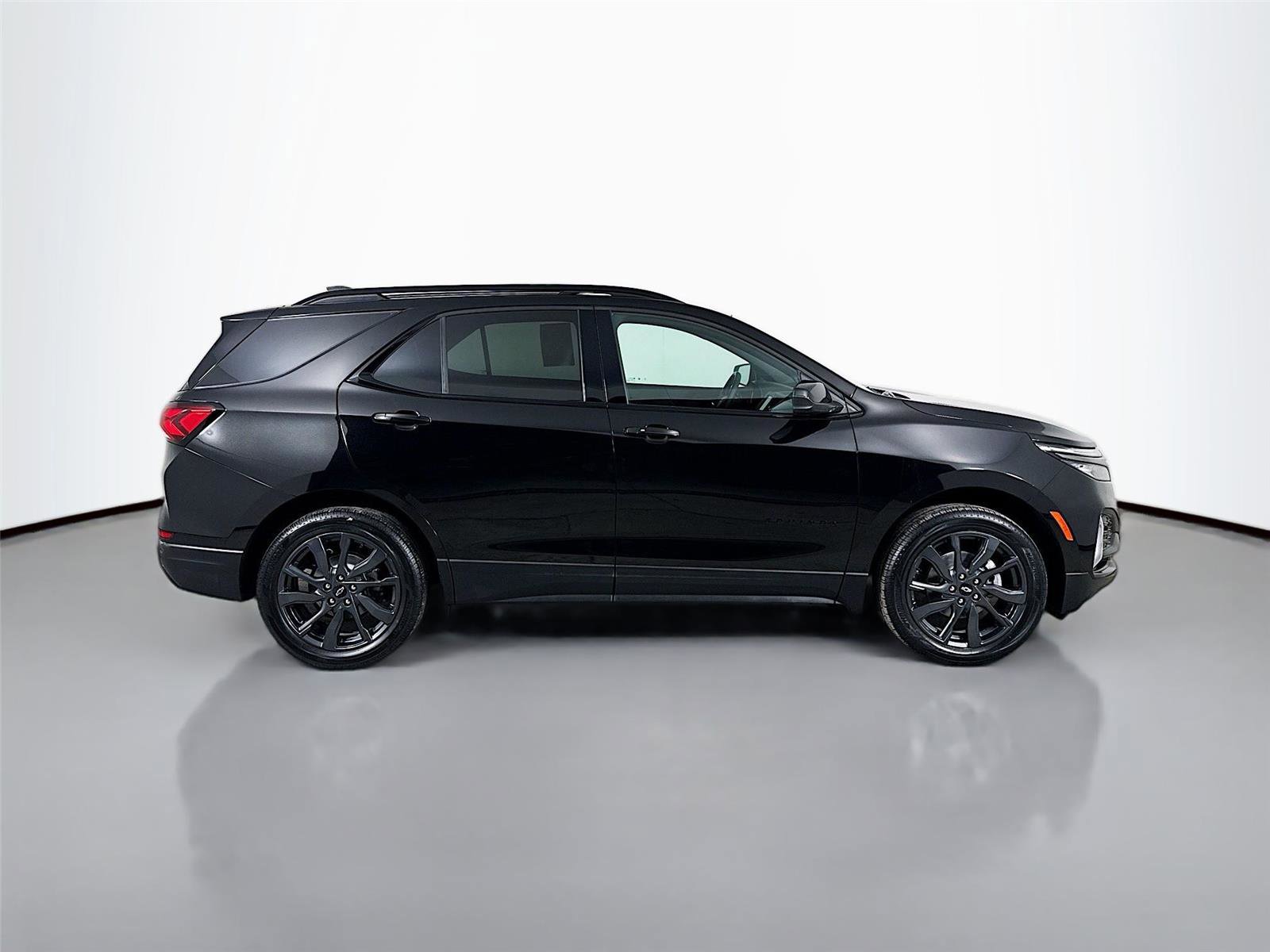 Used 2023 Chevrolet Equinox RS AWD/4WD image 10