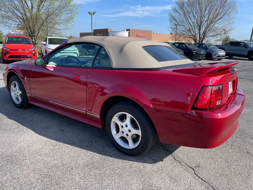 Used 2000 Ford Mustang Convertible RWD image 4