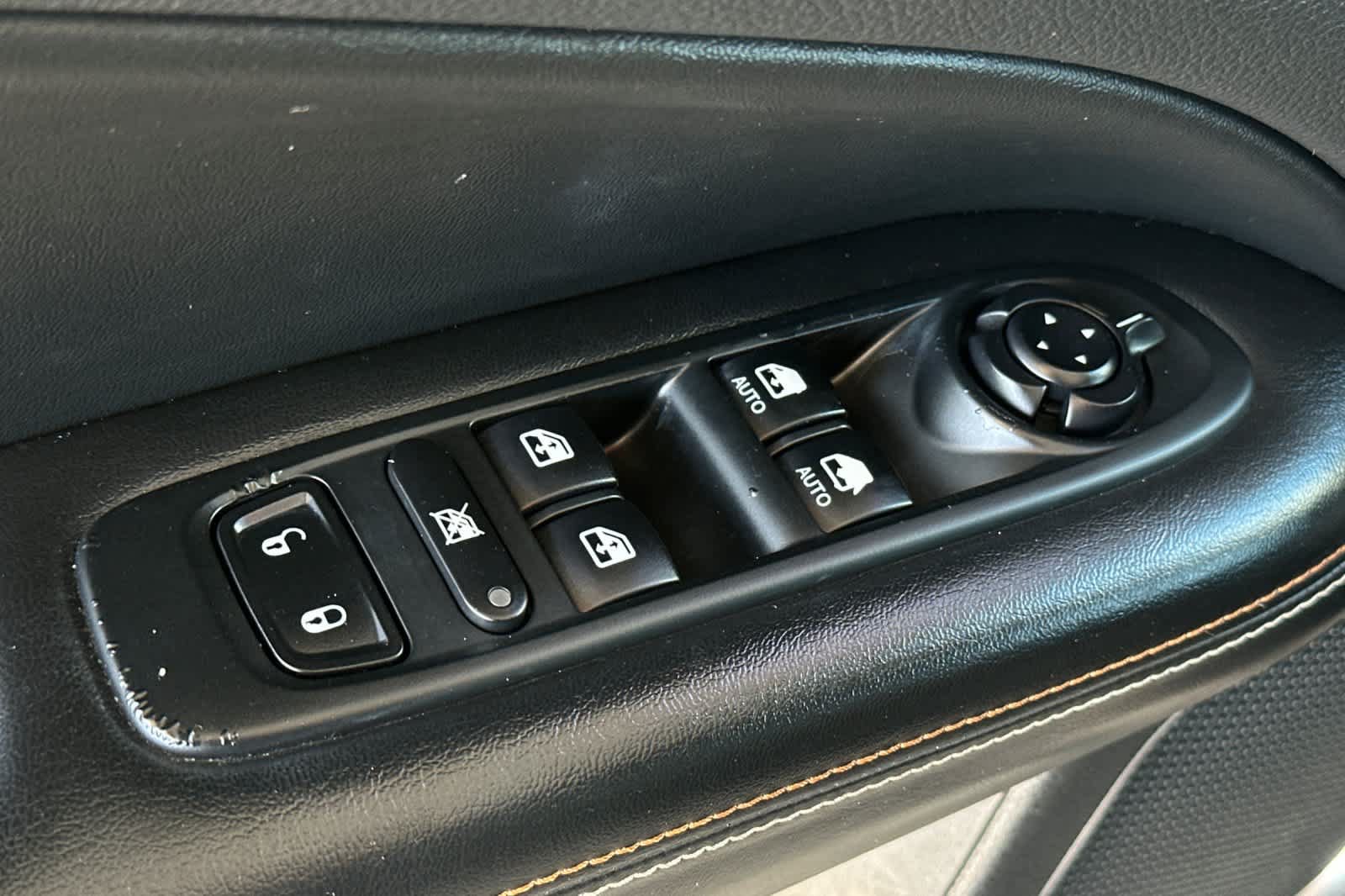 Used 2018 Jeep Compass Latitude w/ Popular Equipment Group FWD image 13
