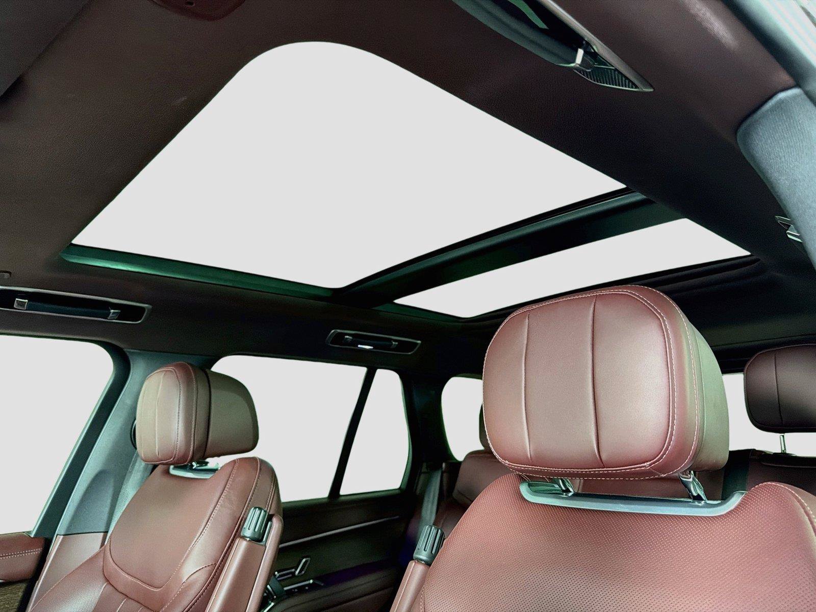 Certified 2025 Land Rover Range Rover SE AWD/4WD image 20