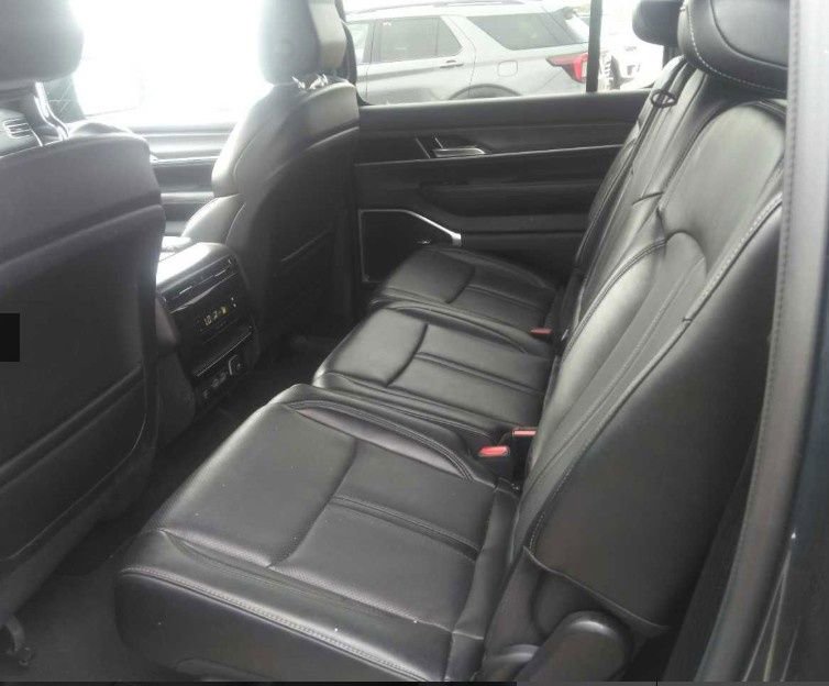 Used 2024 Jeep Wagoneer Series II w/ Flexible Seating Group AWD/4WD image 3