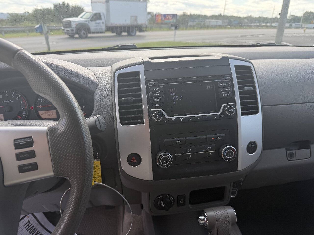 Used 2018 Nissan Frontier SV AWD/4WD image 13