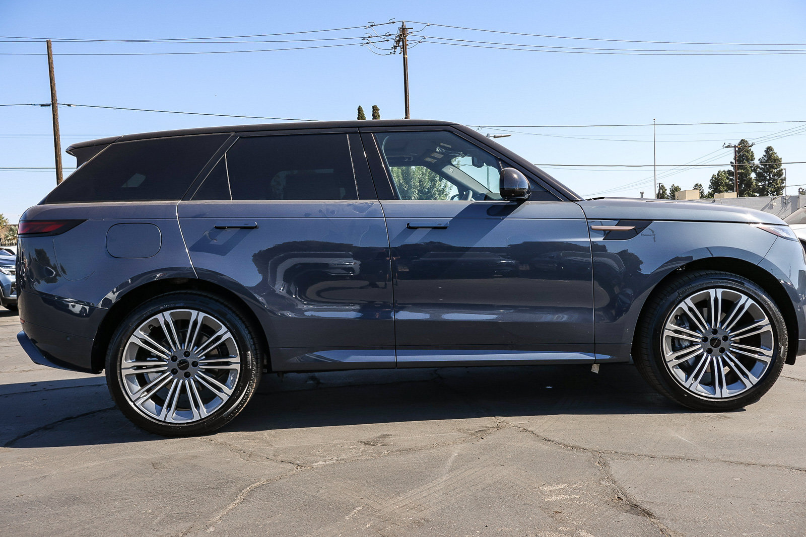 New 2027 Land Rover Range Rover Sport Dynamic SE AWD/4WD image 4