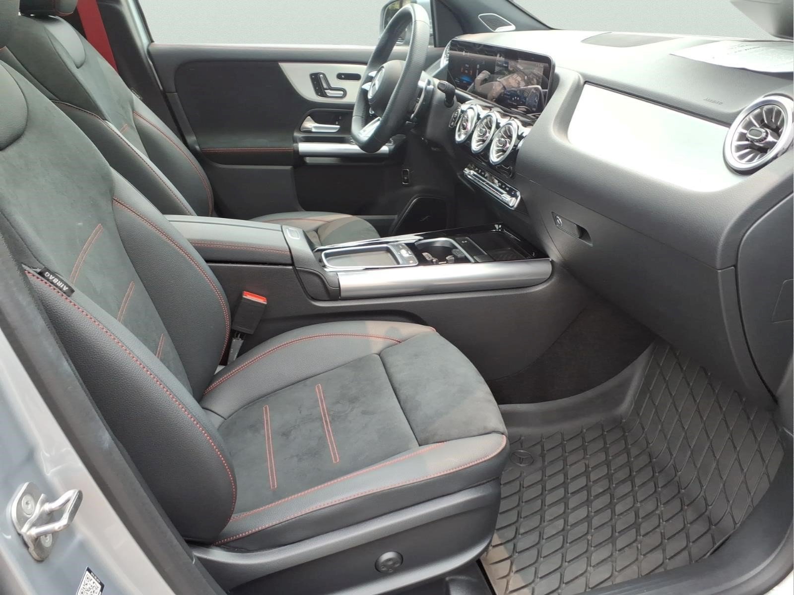 Certified 2024 Mercedes-Benz GLA 35 AMG 4MATIC image 32