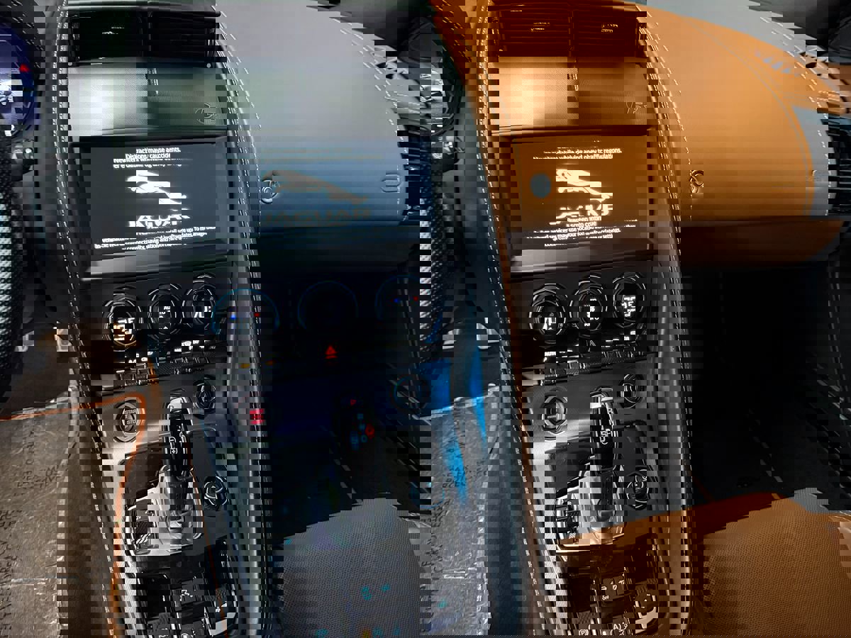 Used 2021 Jaguar F-TYPE R image 20