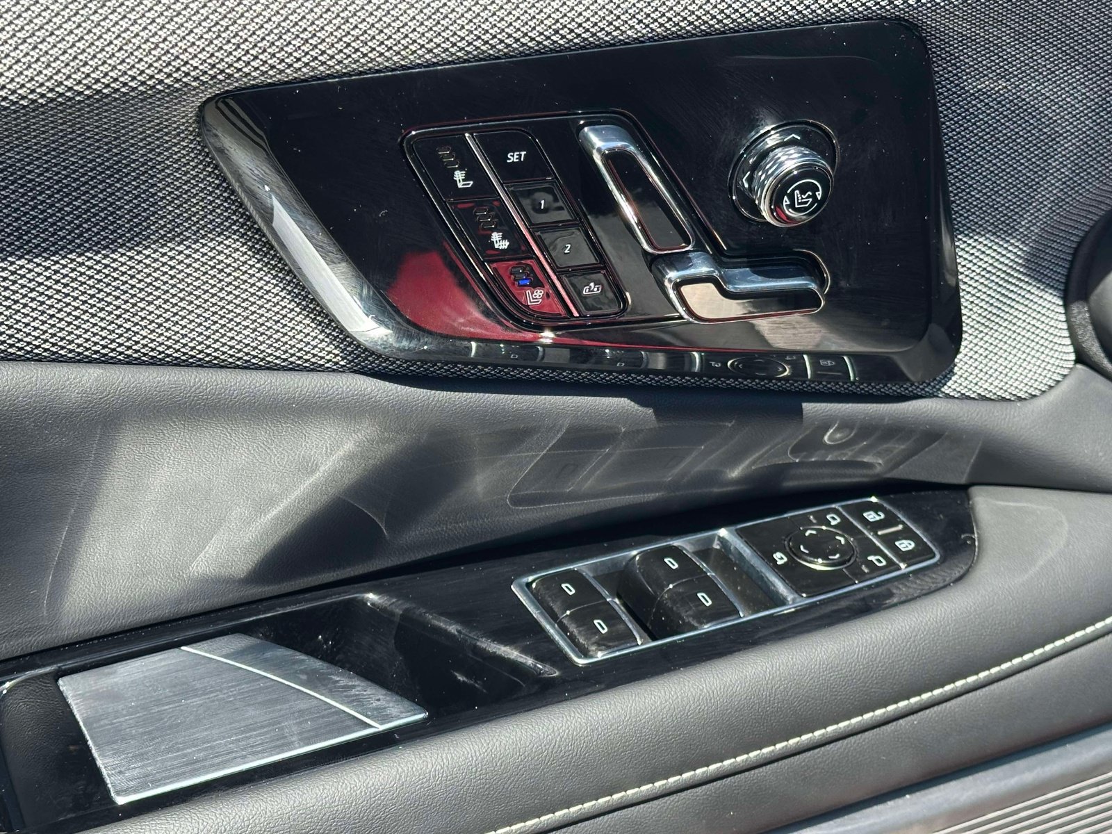 Used 2025 Cadillac Optiq Sport 2 w/ LPO, Floor Liner Package AWD/4WD image 21