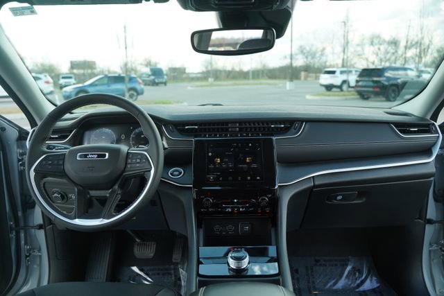 Used 2024 Jeep Grand Cherokee Laredo X image 27