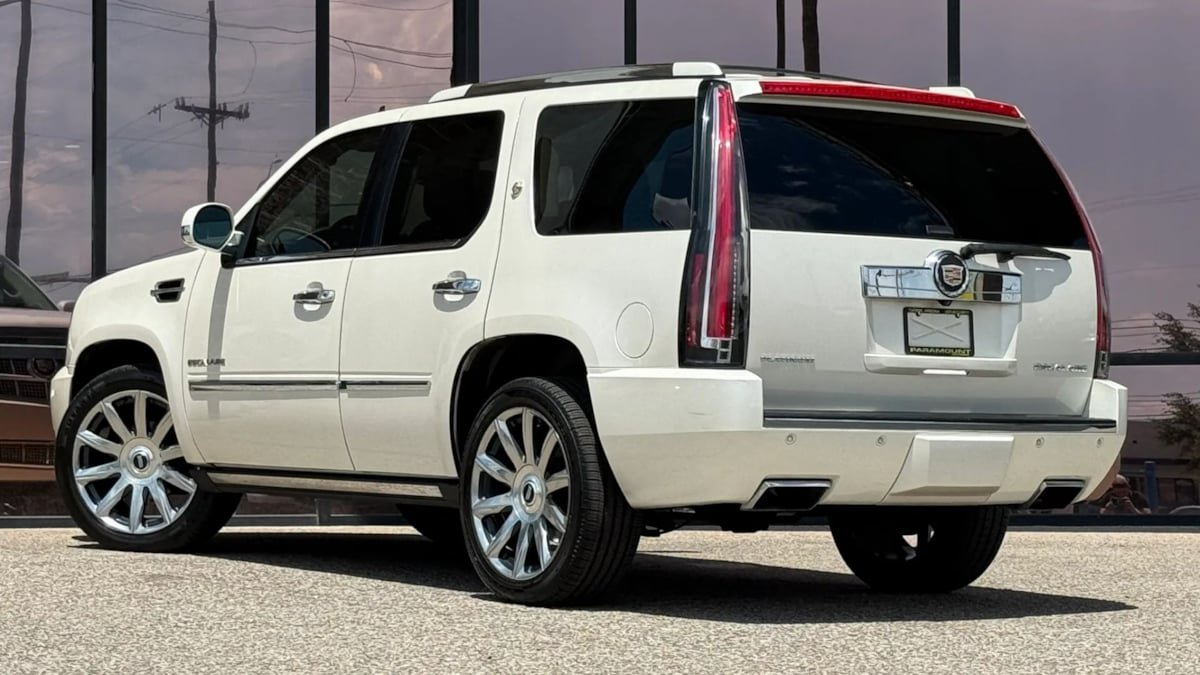 Used 2013 Cadillac Escalade Platinum AWD/4WD image 7