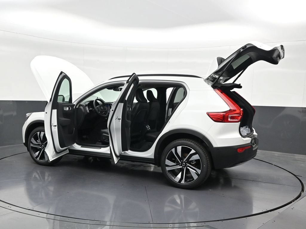 New 2026 Volvo XC40 B5 Plus w/ Climate Package AWD/4WD image 28