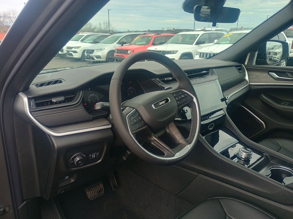 New 2026 Jeep Grand Cherokee Limited AWD/4WD image 11