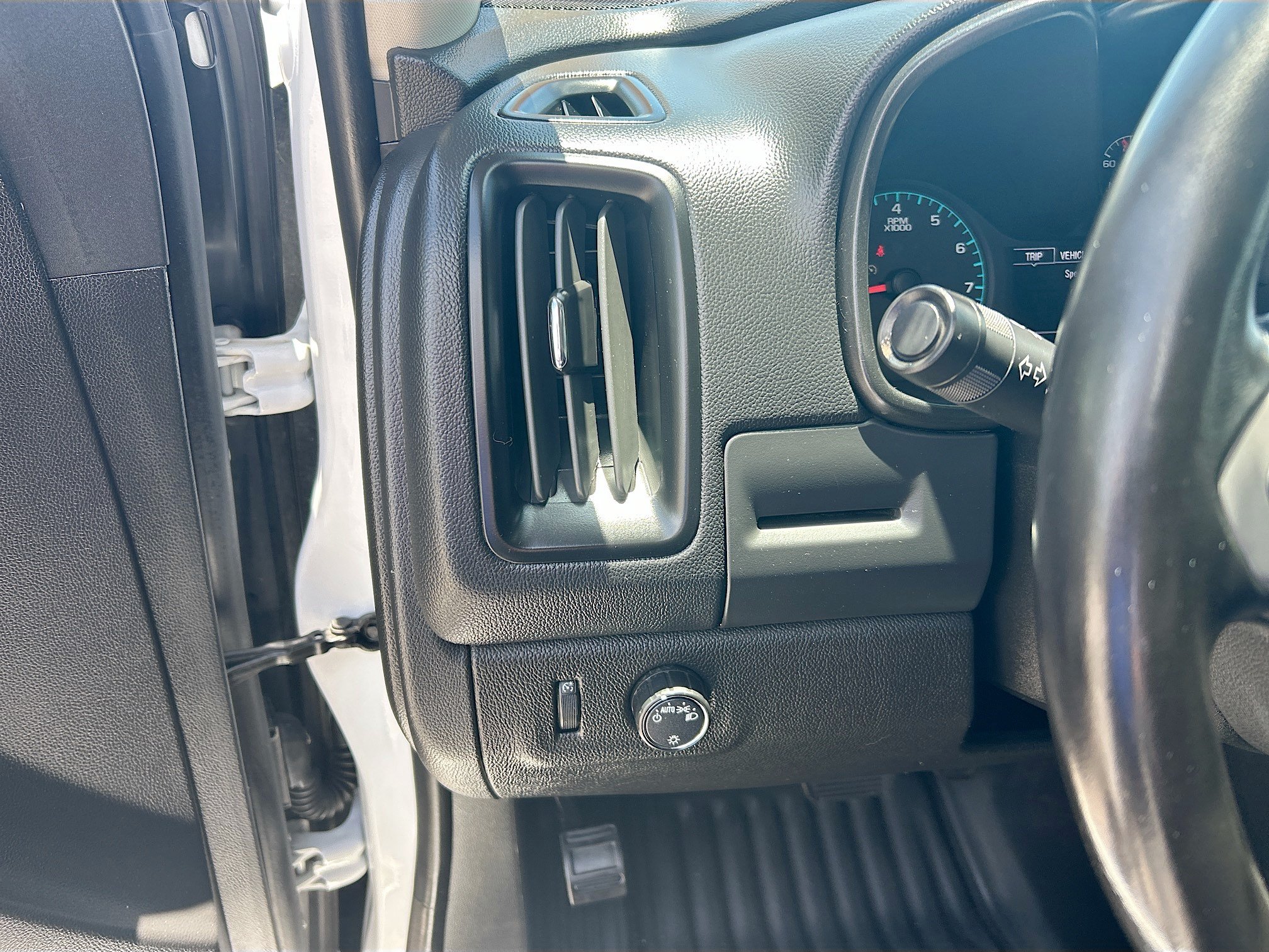 Used 2022 Chevrolet Colorado LT w/ Fleet Safety Package RWD image 10