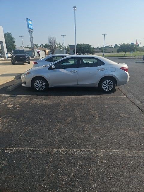 Used 2017 Toyota Corolla LE FWD image 3