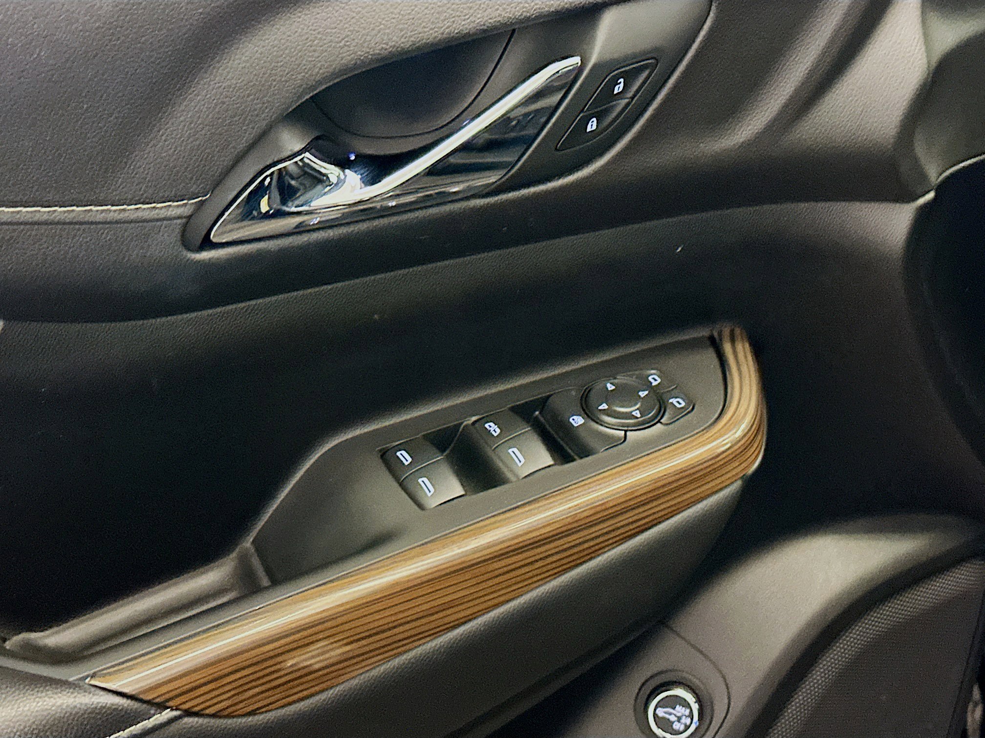 Used 2023 GMC Acadia SLE w/ Driver Convenience Package image 15