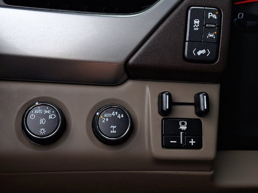 Used 2018 Chevrolet Tahoe Premier AWD/4WD image 26