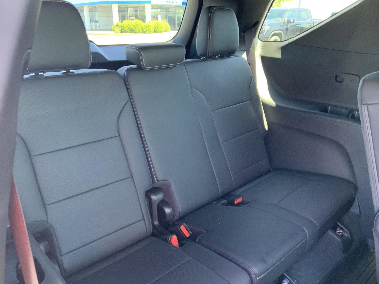 Used 2025 Chevrolet Traverse LT w/ Midnight/Sport Edition AWD/4WD image 57