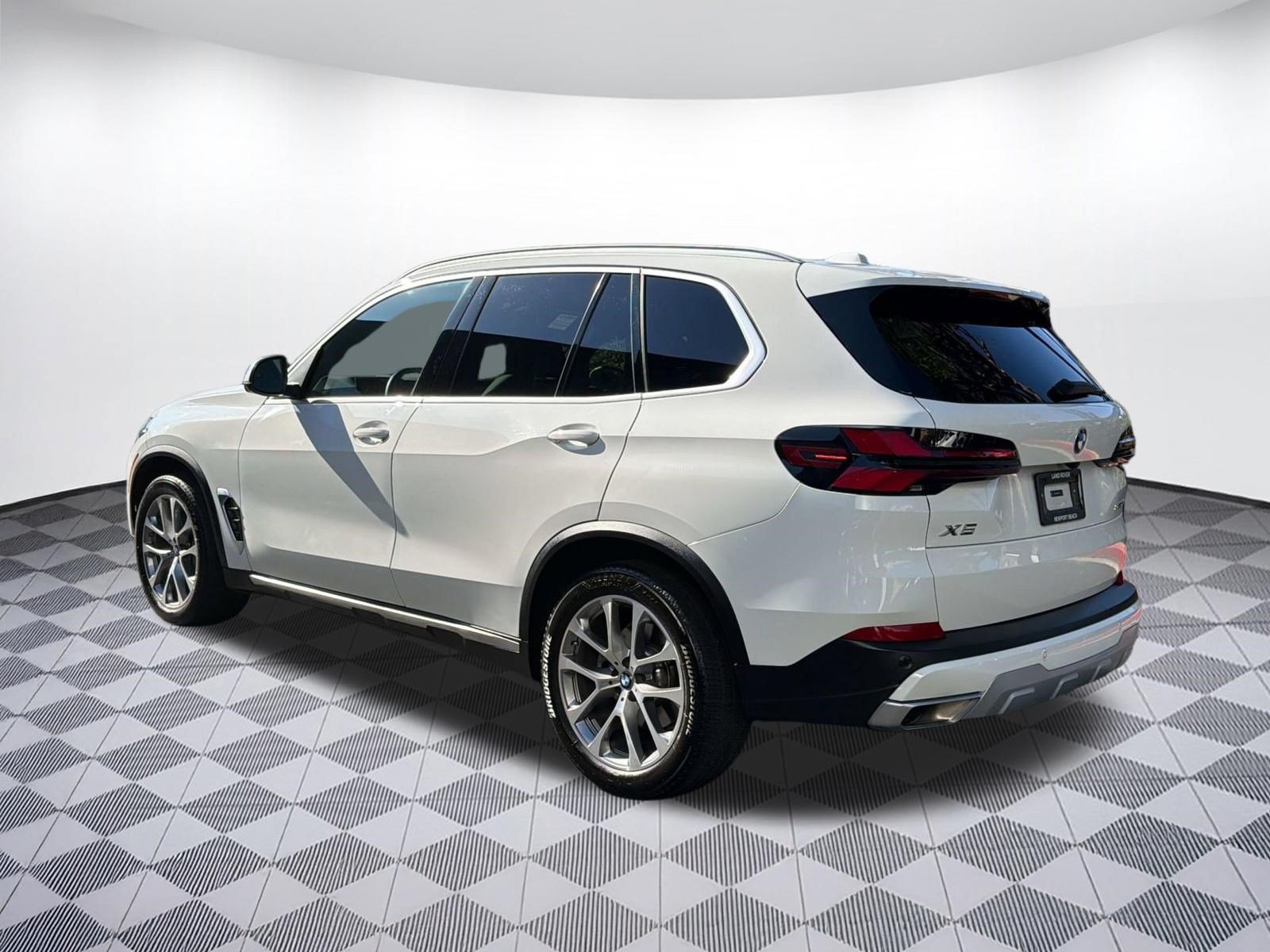 Used 2024 BMW X5 sDrive40i w/ Parking Assistance Package RWD image 3