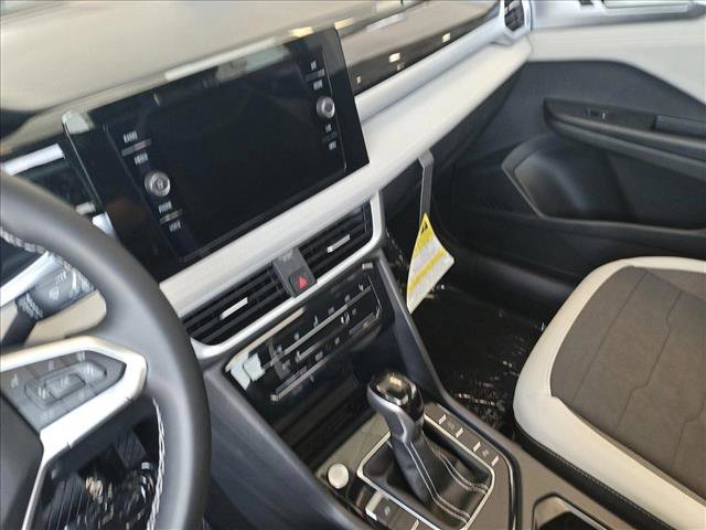New 2025 Volkswagen Taos SE image 9