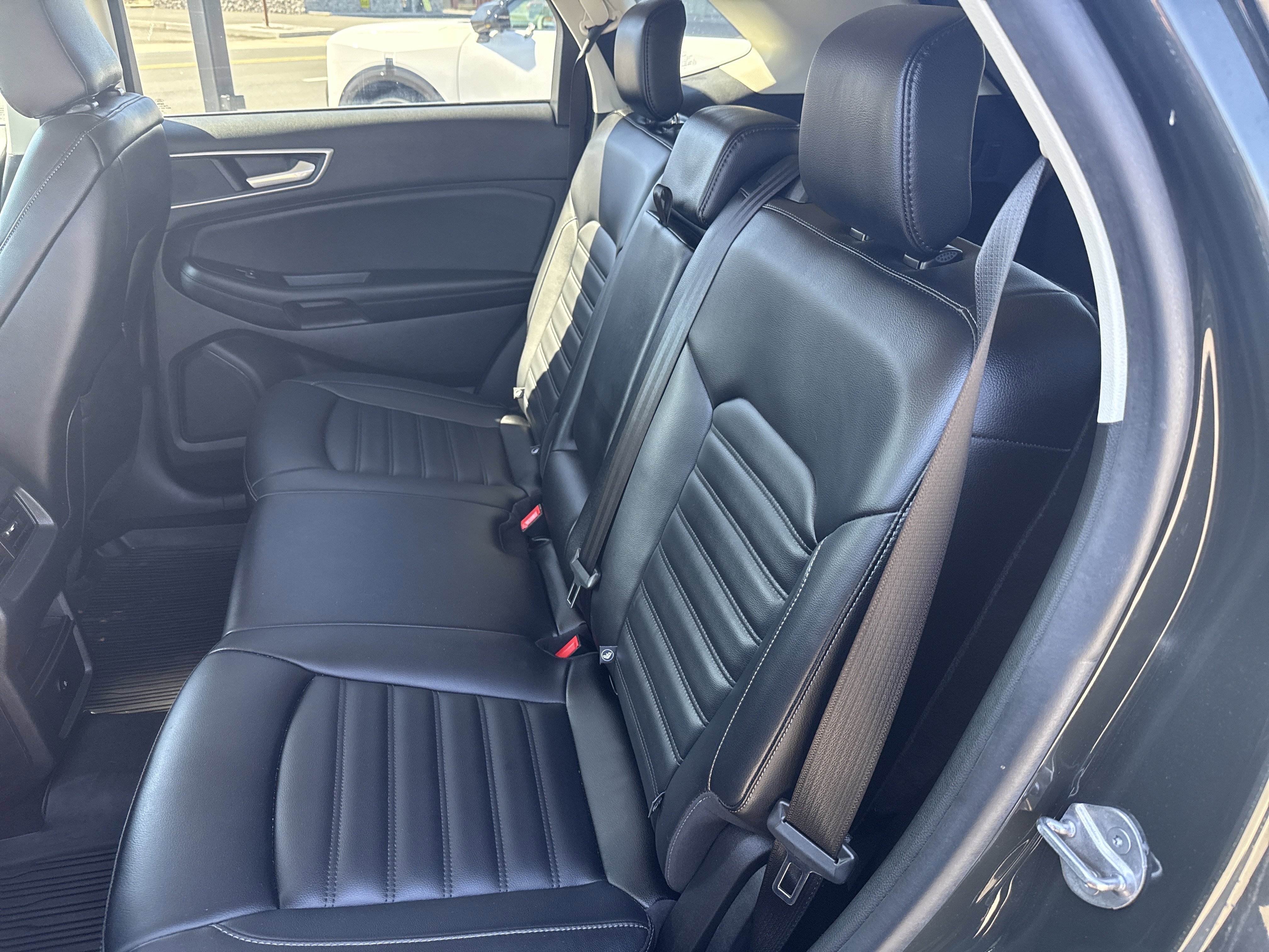 Used 2023 Ford Edge SEL image 13