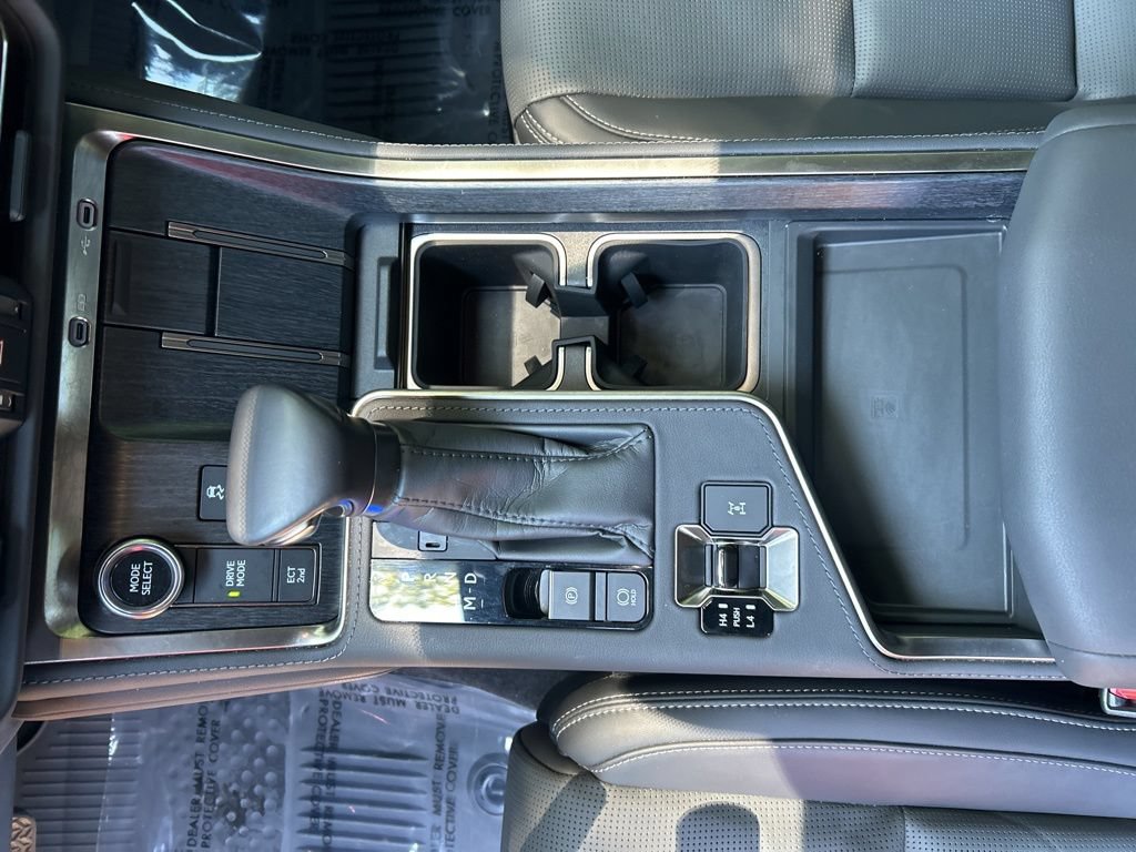 Used 2025 Lexus GX 550 w/ Cold Area Package AWD/4WD image 18