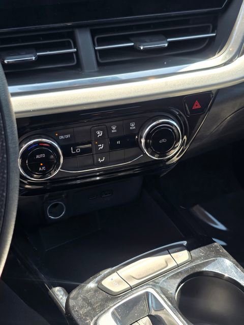 Used 2024 Chevrolet Trax LT FWD image 27