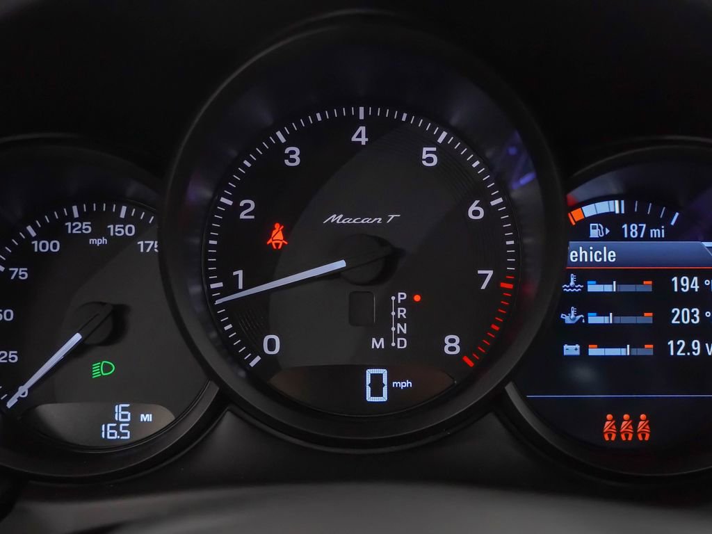 Certified 2025 Porsche Macan Turbo image 26