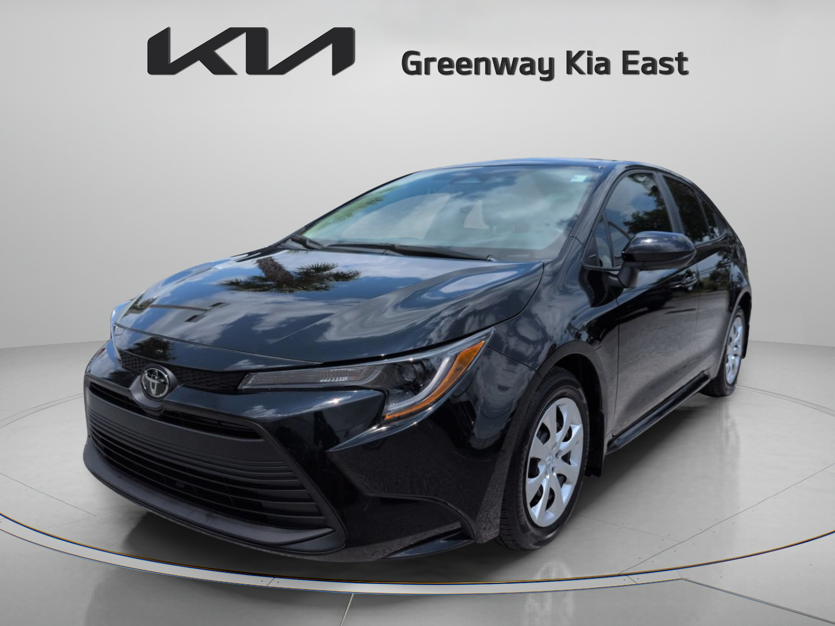 Used 2025 Toyota Corolla LE FWD image 9