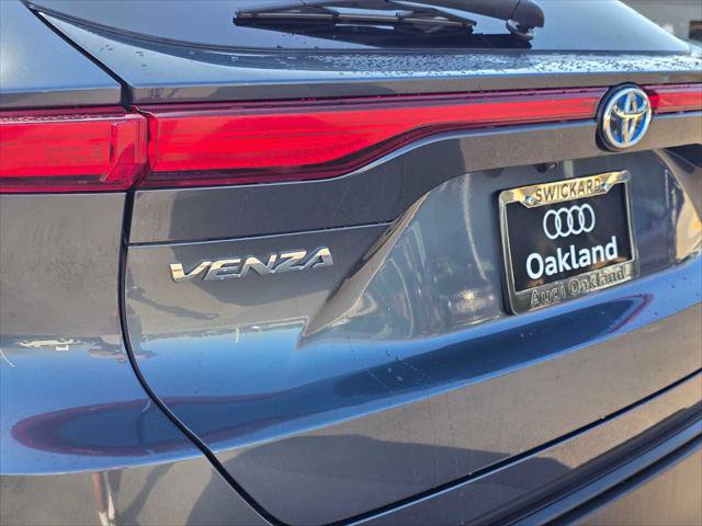 Used 2023 Toyota Venza LE AWD/4WD image 13