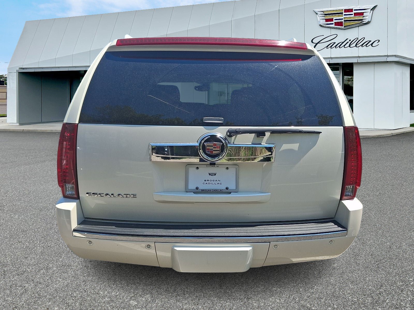Used 2007 Cadillac Escalade AWD w/ Information Package image 5