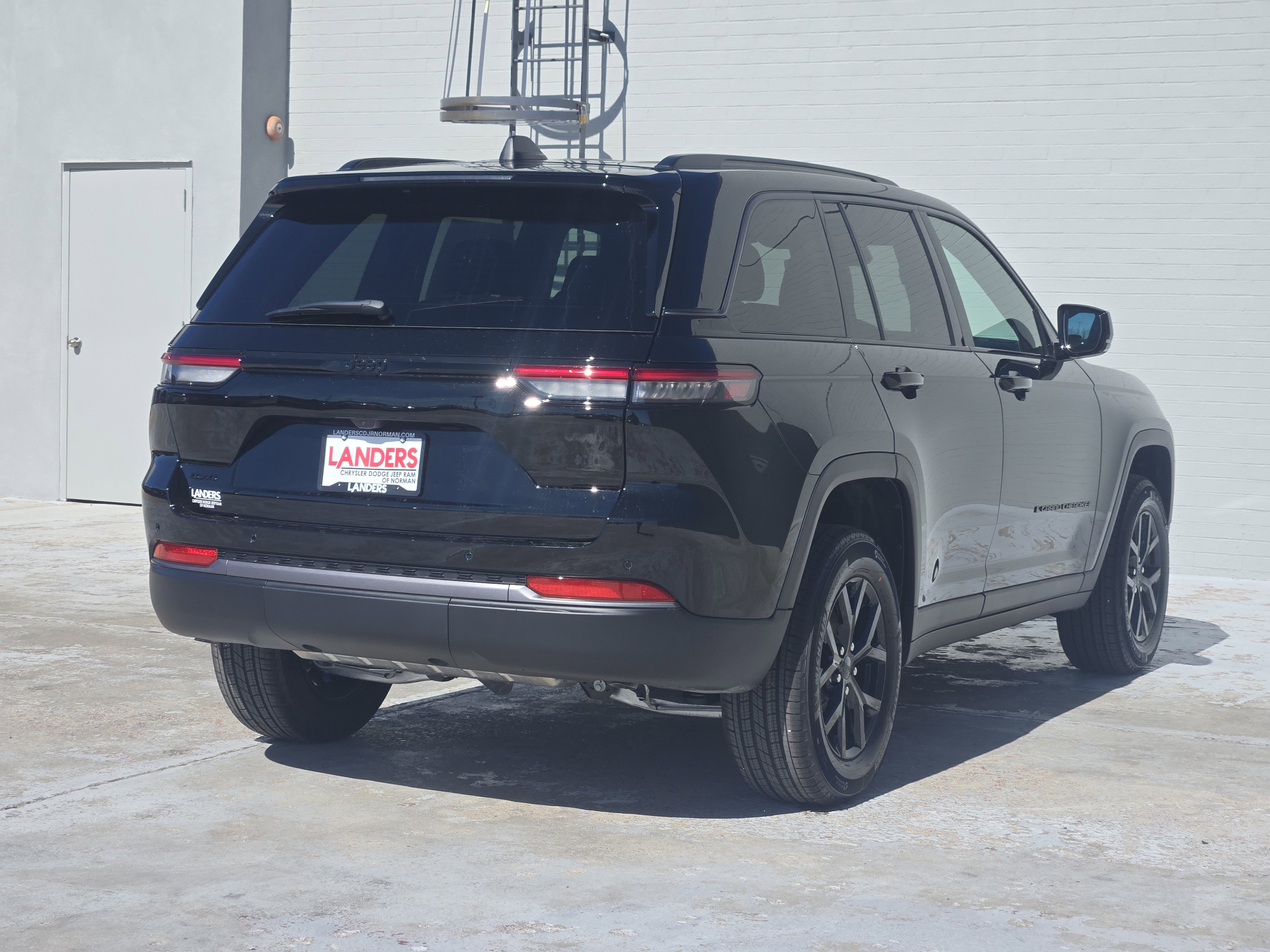 New 2026 Jeep Grand Cherokee Altitude image 4