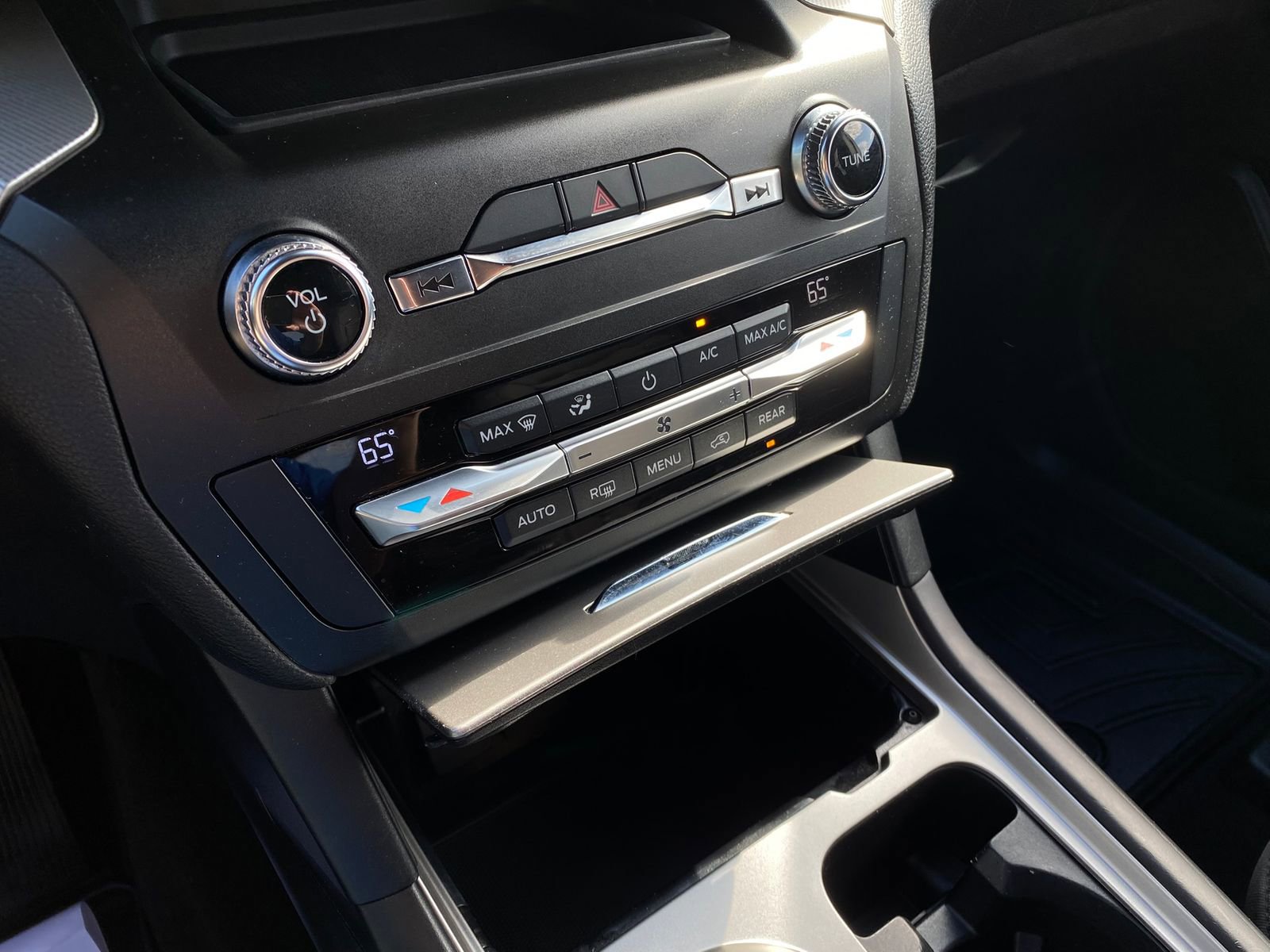 Used 2020 Ford Explorer XLT image 17