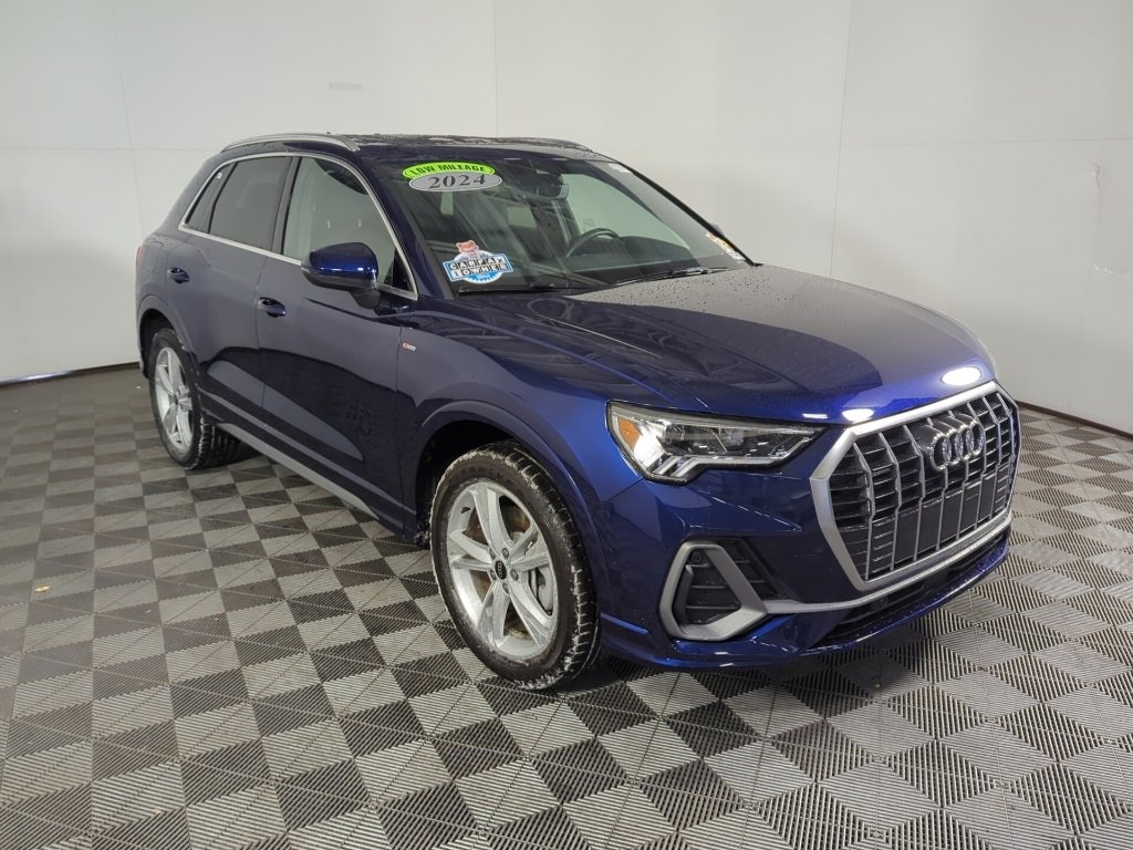 Used 2024 Audi Q3 2.0T Premium Plus w/ Premium Plus Package image 2