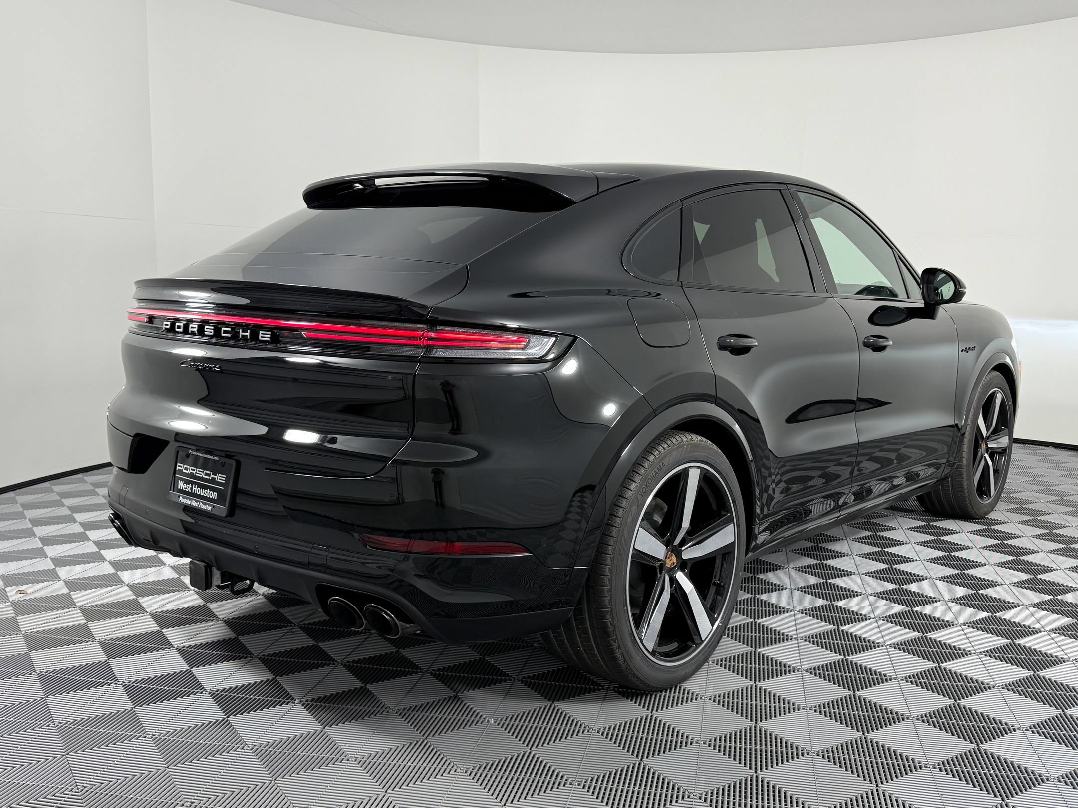 Certified 2026 Porsche Cayenne E-Hybrid Coupe AWD/4WD image 9