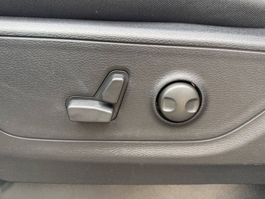 New 2026 RAM 1500 Big Horn AWD/4WD image 17
