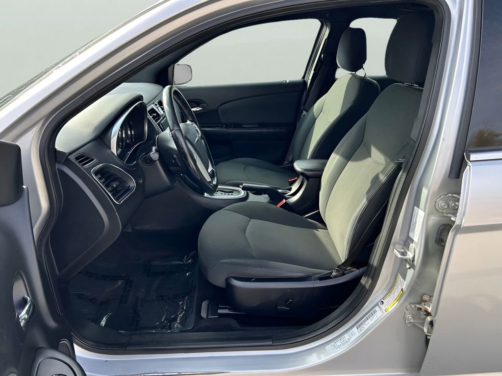 Used 2012 Chrysler 200 Touring FWD image 9