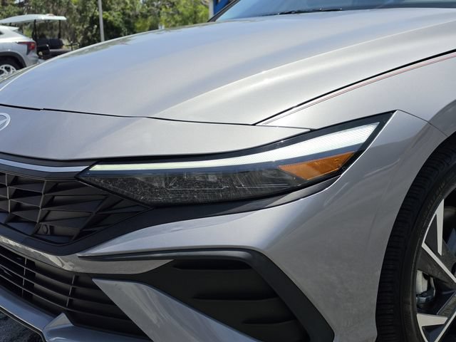 Used 2025 Hyundai Elantra Sport FWD image 9