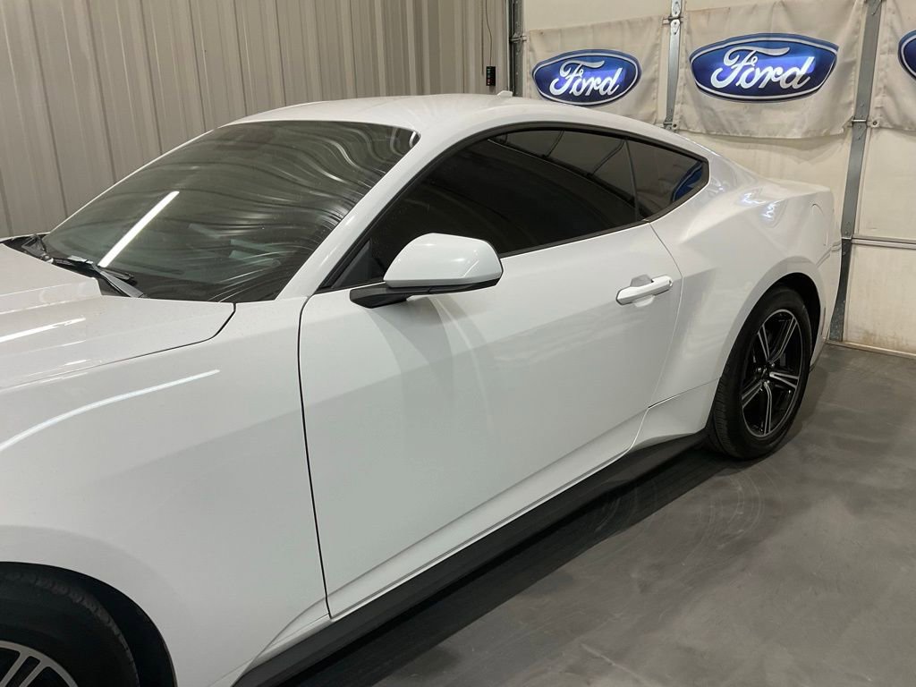 Used 2024 Ford Mustang Coupe image 5