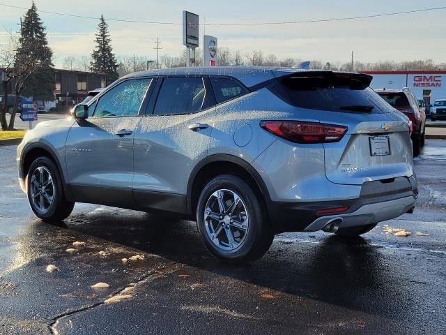 Used 2025 Chevrolet Blazer LT image 3