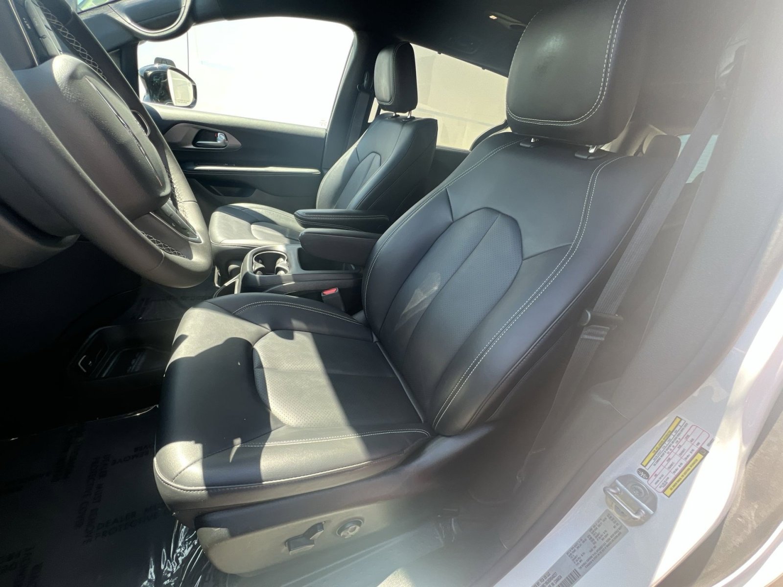 Used 2025 Chrysler Pacifica Select FWD image 21