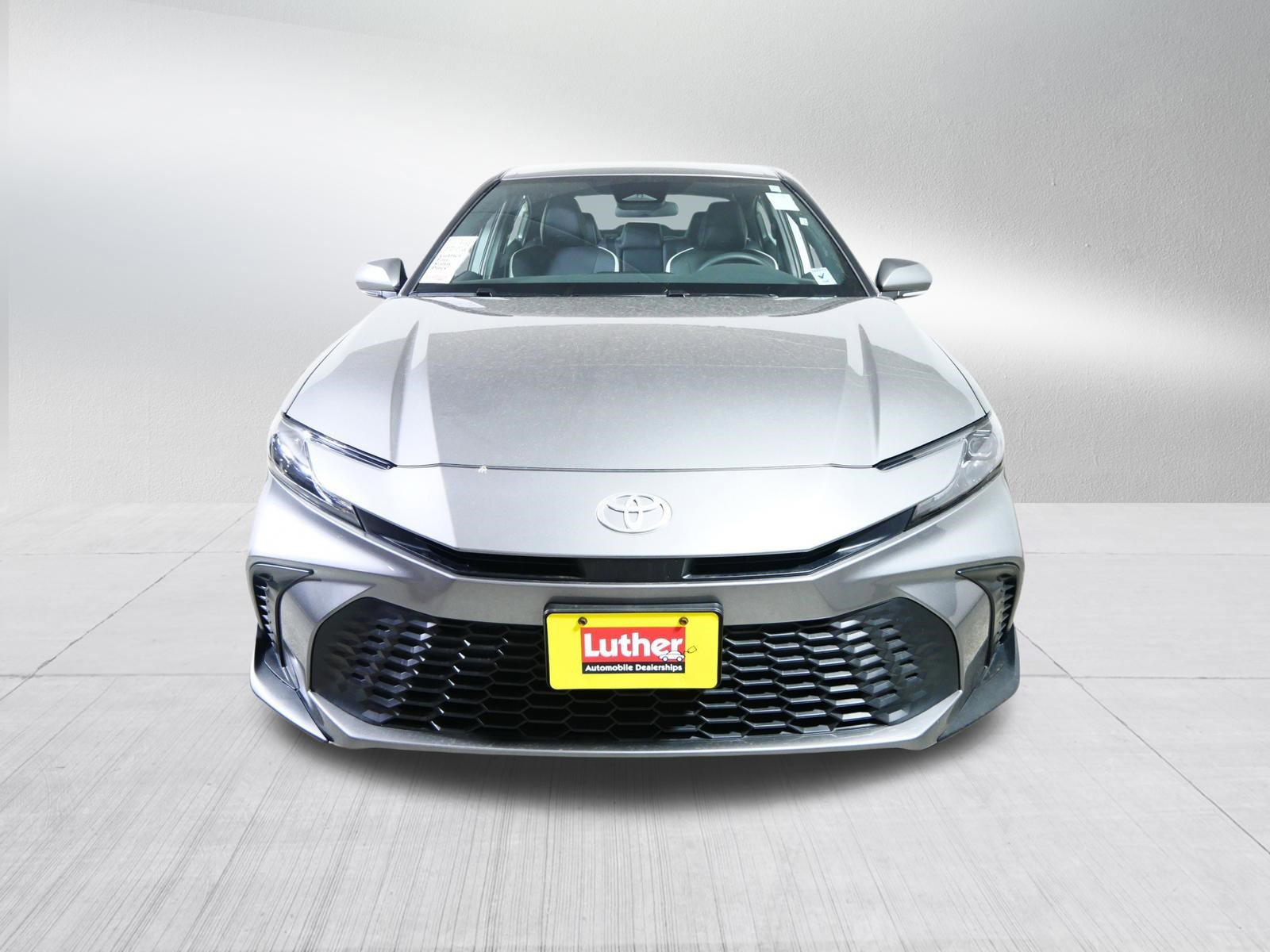 Used 2025 Toyota Camry SE FWD image 2